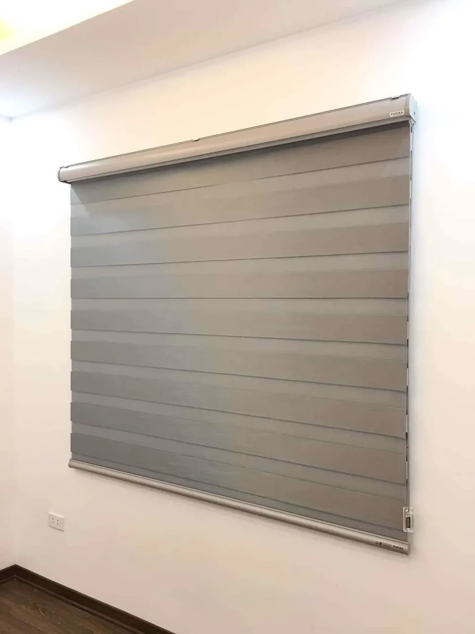 Rèm Cầu Vồng Màu Xám